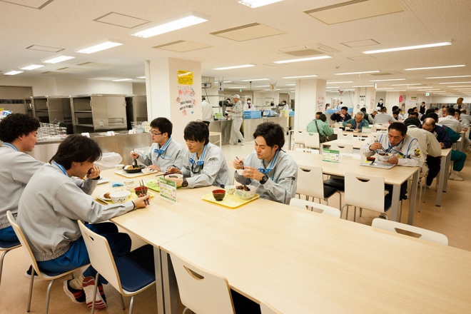 大型休憩所の食堂（東電HPより）